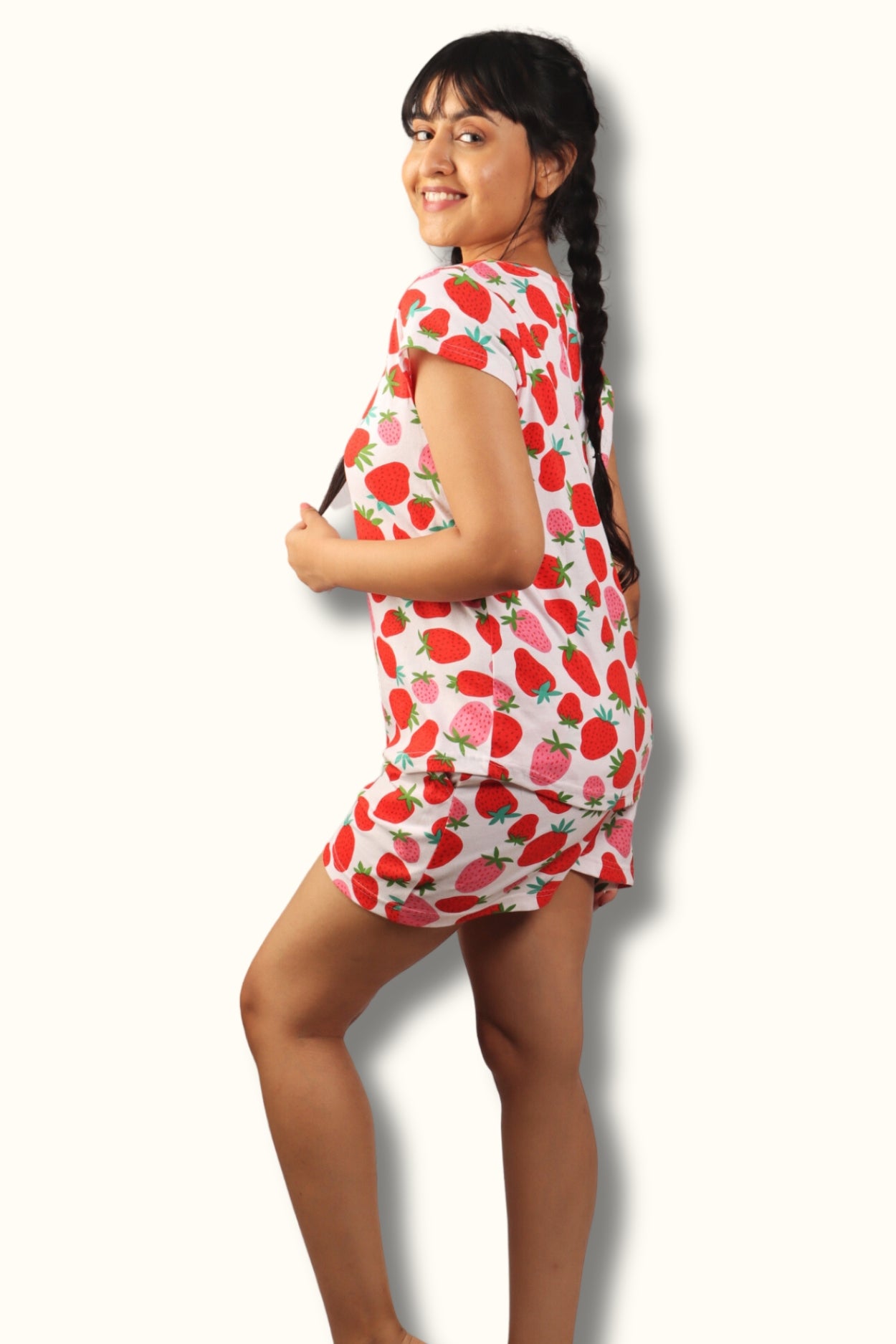 Night Suit For Women In White Colour - Strawberry Variant